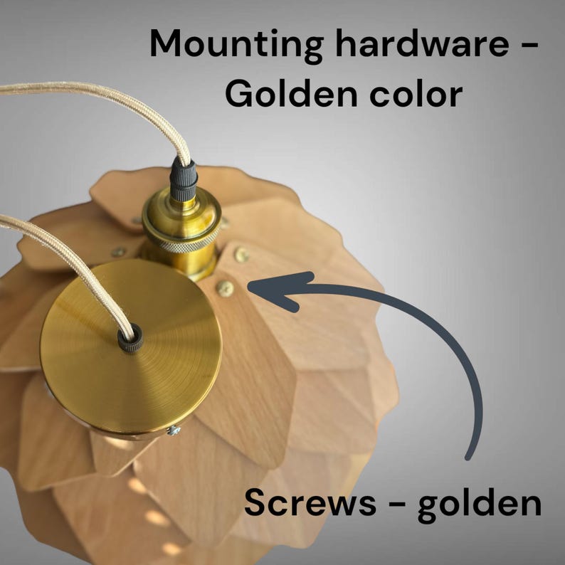 Puede incluir: Una l&aacute;mpara colgante de madera con un dise&ntilde;o en capas. La l&aacute;mpara tiene herrajes y tornillos de montaje de color dorado. El texto de la imagen dice: "Herrajes de montaje - Color dorado" y "Tornillos - dorados".