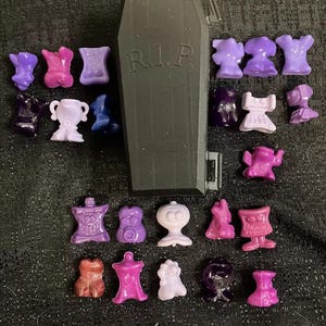 Gogos Crazy Bones 23 Total With RIP Coffin Case Rare