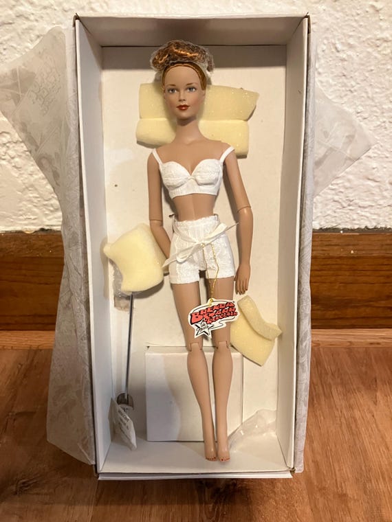 Brenda Star Reporter Dale Messick Tonner  Tyler Wentworth 2004  16” Fashion Doll Basically Brenda in Shanghai Secret Box New