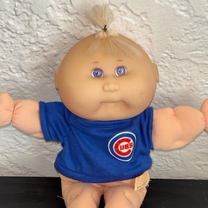 Cabbage Patch Kids Första Upplagan Mattel Baby Doll Blont Hår Blå Ögon Cubs T-shirt