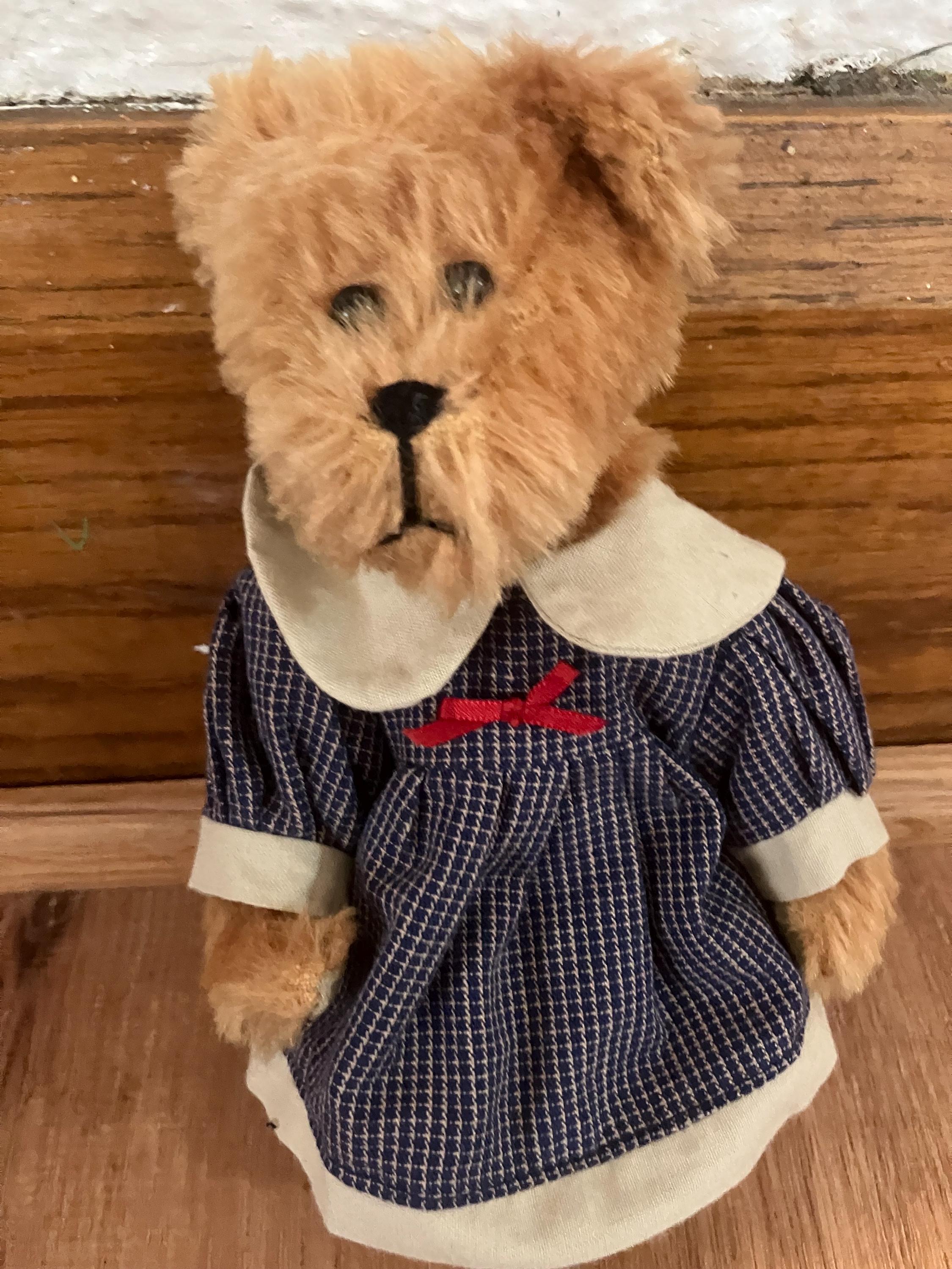 Boyds Bears plush toy named Kelsey M. Jodibear Arby T. Tugalong, part of the Uptown Collection. Jointed VGUC 8”