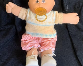Cabbage Patch Kids Preemie Boy Doll SS Factory HM # 4 Passendes Outfit und Schuhe erstaunlicher Zustand!