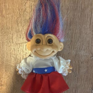 Vintage Russ Troll Vintage Rot-Weiß-Blaue Haare und Kleid GUC 5 ”