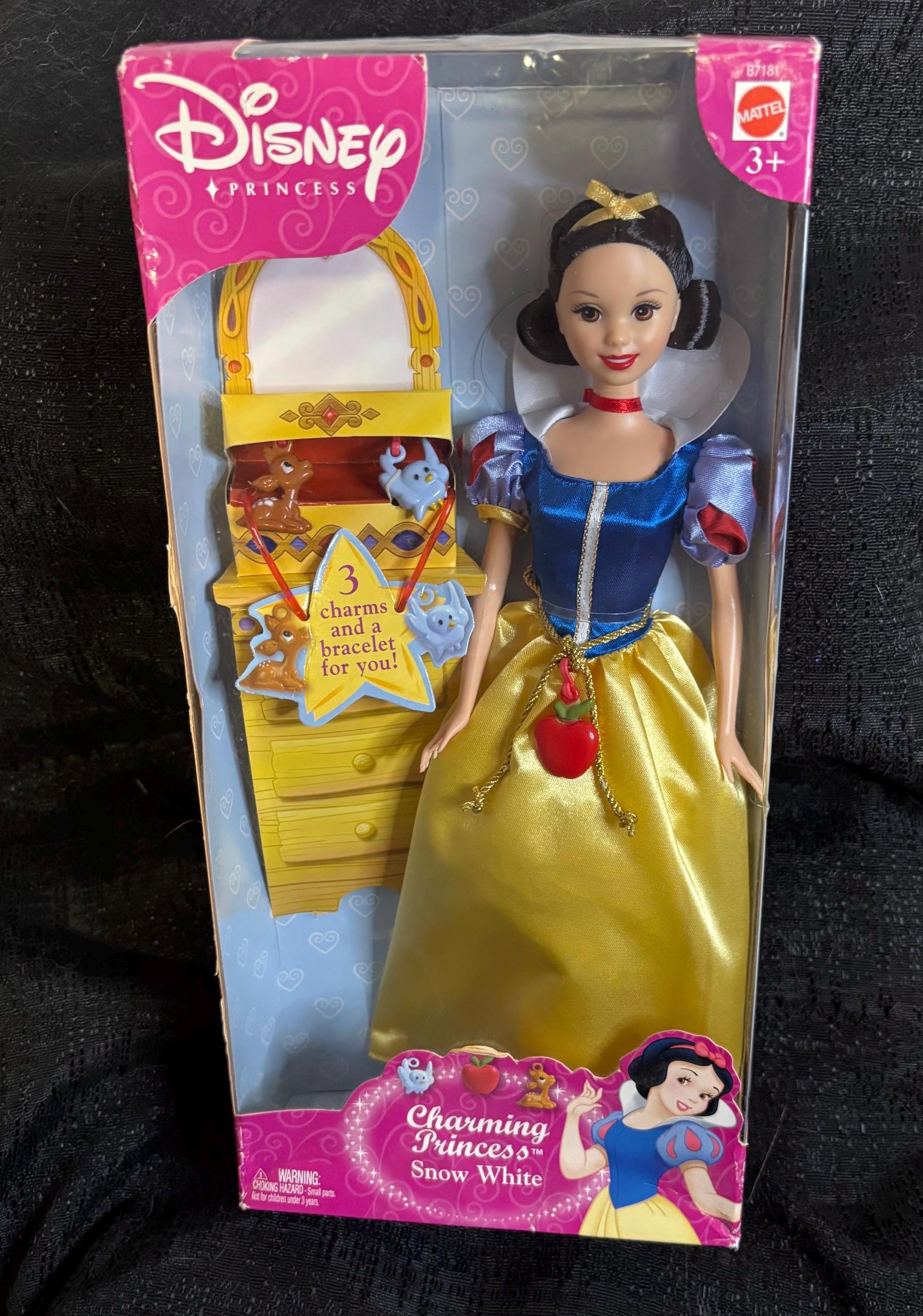 Disney Snow White Charming Princess Doll 2003 New in Box