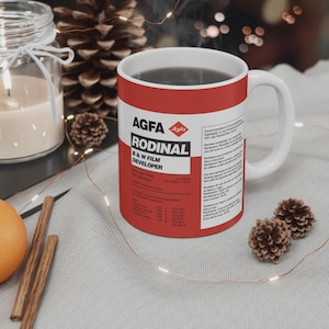 Taza Rodinal: Regalo ideal para amantes de la fotografía analógica y el cuarto oscuro.