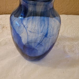 Vintage Cobalt Blue 8&quot; Blown Glass Vase.