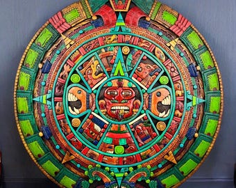 Puede incluir: Un calendario azteca circular colorido, también conocido como la Piedra del Sol, con intrincados tallados y colores vibrantes, incluyendo rojo, verde, azul y amarillo. El centro del calendario presenta una cara grande, roja y negra con una boca ancha y dientes.