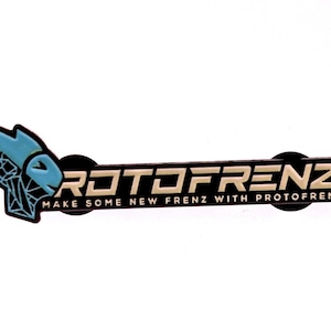 Logotipo de ProtoFrenz – Pin coleccionable "Make Some New Frenz"