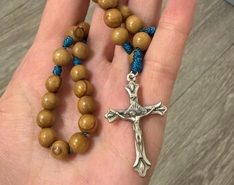Handgemachter Rosenkranz aus Olivenholz und Türkisseil aus dem Heiligen Land — Jeden Tag tragen einen katholischen Rosenkranz