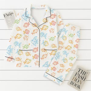Pijama de peces de colores, ropa de dormir con temática oceánica, camisa playera a juego, ropa de estar por casa Season Creature, ropa acuática