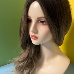 Long Wavy Ombre Brown to Blonde Synthetic Wig - Natural-Looking Hairpiece for Women - Daily Wear, Cosplay, or Party Use