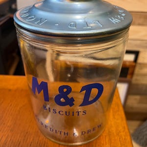 Meredith & Drew biscuit glass advertising display piece.