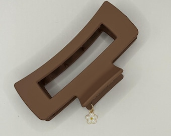 Custom Charm Haarspange: Personalisiertes, handgemachtes Accessoire