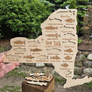 Carte de pêche de New York| Cadeau de bûche de pêche pour pêcheur | Jeu de poissons de New York avec des découpes de poisson pour suivre vos prises | Panneau de pêche sportive| Décoration du pêcheur