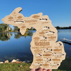Carte de pêche du Michigan| Cadeau de bûche de pêche pour pêcheur | Jeu de poissons du MI avec des découpes de poisson pour suivre vos prises | Panneau de pêche sportive| Décoration du pêcheur