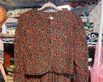 Vintage 2 piezas - Bonita falda de chaqueta pequeña de los años 80 con ribetes dorados acolchados