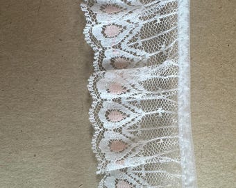 Vintage White Pink Lace Trim – 80s Gathered Doll Clothes Fabric (3 Yards) Teardrop