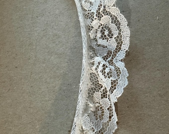 Floral Ivory Lace - 3 yards Vintage Fabric Trim New Old Stock Doll Making Costumes Gathered