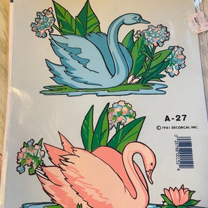 Adesivos decalques de cisnes vintage novos no pacote 1981 Deadstock Craft Supplies rosa turquesa