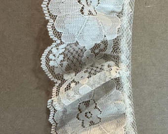 3 yards Gathered Lace - Vintage 80s New Old Stock Ivory Dolls Doll Clothes  Apparel Costumes 2.5" wide Deadstock Floral Ruffle Ruffled