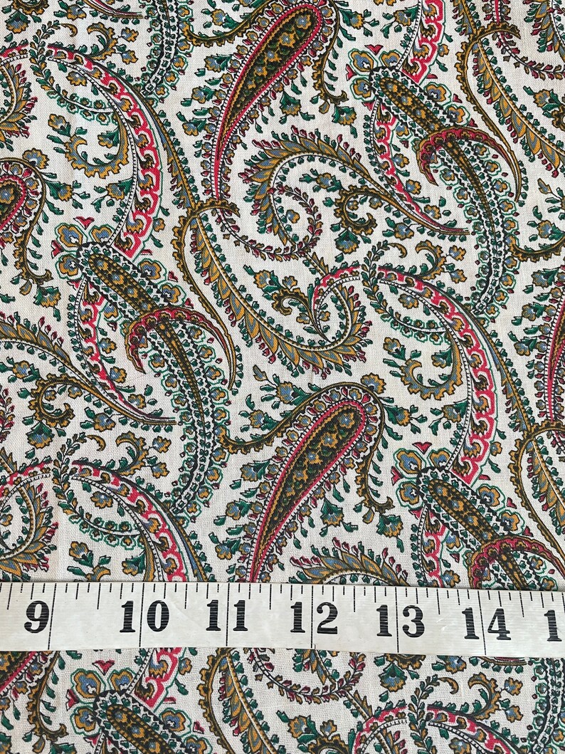 Vintage Tricolor Paisley