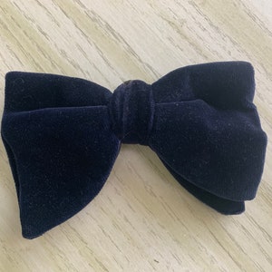 Vintage Bow Tie - Big Clip On Navy Blue Velvet