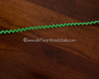 3 yards Spring Green Rick Rack- Vintage Fabric Trim Juvenile 70s New Old Stock