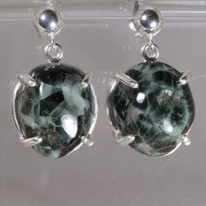 Michigan Greenstones 20 carats, Isle Royale Greenstones, Michigan State Gems, Chlorastrolite, Sterling Ear - Free Gift Box,Wrap,Tag,Shipping
