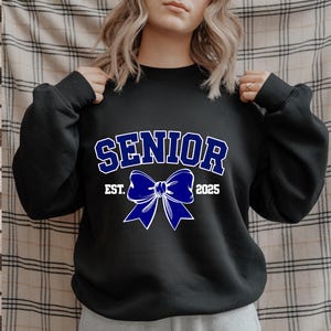 Senior 2025 PNG, Coquette Senior Class Von 2025 PNG, dunkelblaue Schleife, Senior 2025 Shirt, Abschlussgeschenk, High School, PNG-Dateien