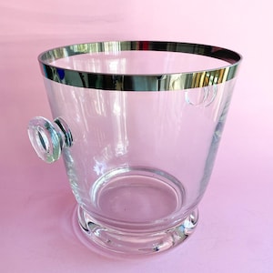 Wiaderko do szampana z kryształową szklanką Deadstock Vintage Platinum Silver Rim / schładzacz do wina, akcesoria barmańskie z połowy XX wieku, wystrój Hollywood Regency