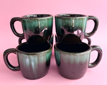 Vintage koffiemokken van Blue Mountain Pottery / moderne theekopjes uit het midden van de eeuw, Canadees aardewerk met druppelglazuur