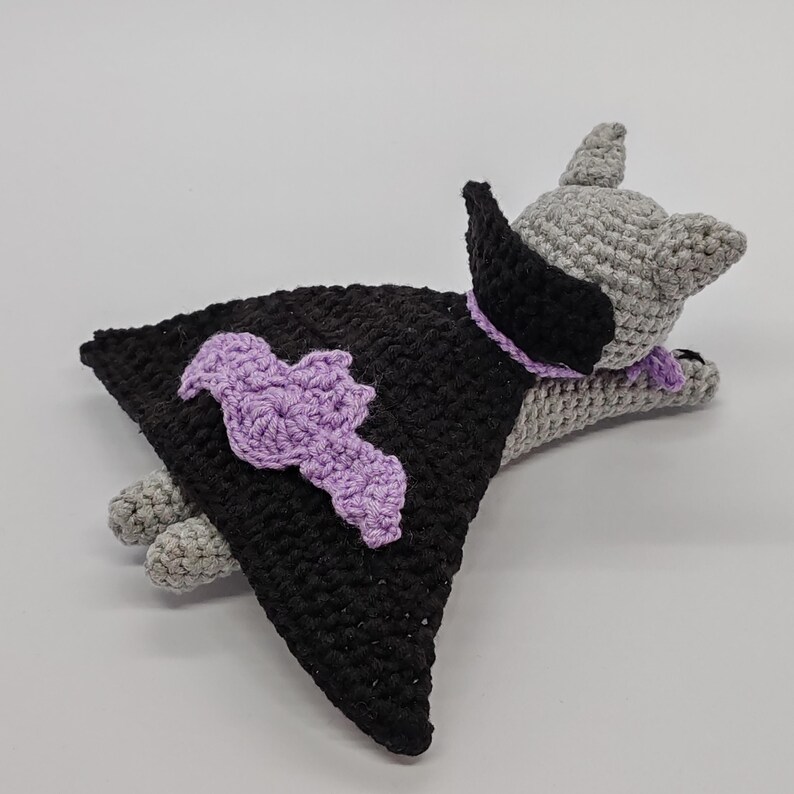 Kitten Crochet Magnet Pattern, Cute Creepy Vampire Cat Amigurumi Tutorial PDF in English, Halloween Bat Crochet, Do It Yourself Pattern Book