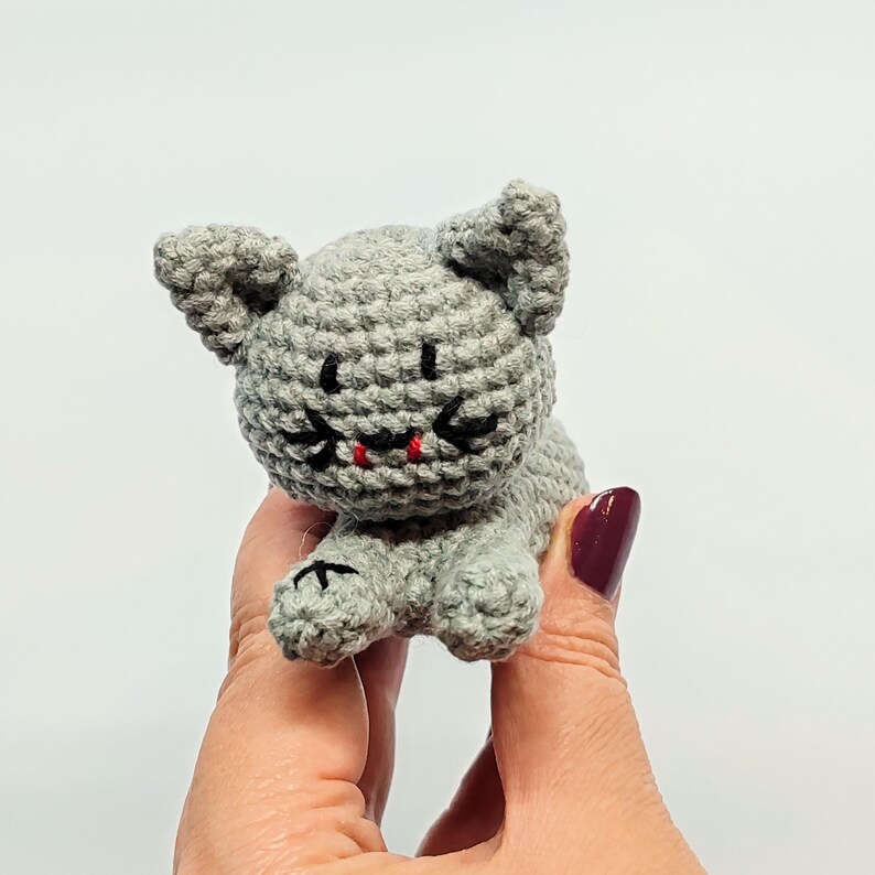 Kitten Crochet Magnet Pattern, Cute Creepy Vampire Cat Amigurumi Tutorial PDF in English, Halloween Bat Crochet, Do It Yourself Pattern Book