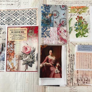 Op de afbeelding: Een verzameling vintage papieren ephemera, waaronder bloemenprints, een portret van een vrouw in een roze jurk en een Franse advertentie. De papieren zijn gerangschikt op een achtergrond van oude registerbladen.