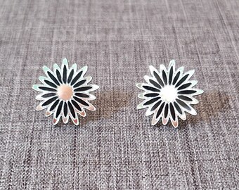 ワラタ スタッドピアス（レッドミラー＆グリーンの渦巻き模様アクリル 