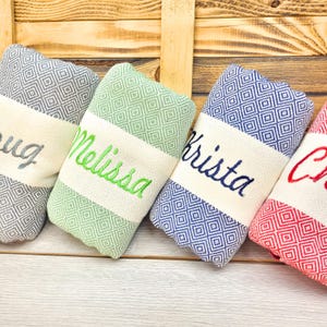 Gepersonaliseerde handdoek van 100% katoen: aangepaste namen en initialen