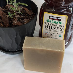 Herbal Shampoo Soap, Rosemary Honey w. silk image 2