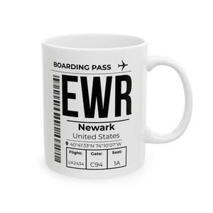 Tazza con codice IATA dell'aeroporto EWR di Newark, souvenir di viaggio aeronautico, regalo per assistente di volo o pilota, regalo per jet-setter, appassionato di aerei, viaggiatore con la voglia di viaggiare