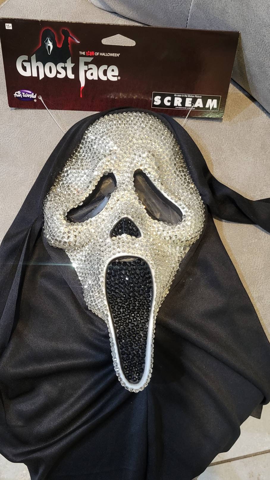 Ghost Face Scream Bling Mask - Sparkling Halloween Accessory for a