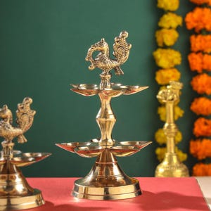 Latón Pavo Real Diya/Lámpara / Diseño de pavo real de latón de pie Kerala Samai Deepak Puja Tradicional Panchmahal Pooja Deepam / Kutthu Vilakku Diya