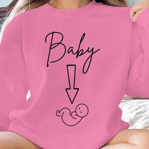Koszulka z informacją o dziecku, Nowa koszulka z prezentem, Koszulka z informacją o płci, Słodka koszulka z okazji baby shower, Zabawna koszulka ciążowa, Koszulka z informacją o ciąży