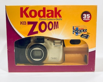 Cámara compacta Kodak KB Zoom de 35 mm, con estuche, probada y en buen estado de funcionamiento.