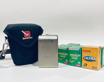 Cámara compacta Fujifilm Tiara IX 1010 MRC/Epion 1000 APS con 6 rollos de película. Película probada, en buen estado. Envío gratuito.