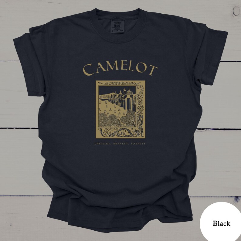 Camelot Castlecore King Arthur Shirt, Knights of the Round Table, Guinevere, Medievalcore, Merlin, Medieval Aesthetic Shirt, Comfort Colors imagem 6