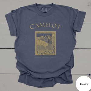 Camelot Castlecore King Arthur Shirt, Knights of the Round Table, Guinevere, Medievalcore, Merlin, Medieval Aesthetic Shirt, Comfort Colors imagem 2