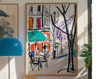 Pode incluir: Uma pintura colorida de uma cena de rua parisiense com um café, árvores e edifícios. A pintura está emoldurada em uma moldura dourada e pendurada em uma parede branca.