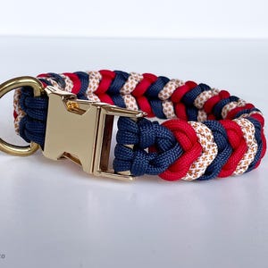 DiscoJive - Geflochtenes Hundehalsband handgemacht aus Paracord mit Schnellverschluss in Blau- und Rottönen, wasserfest, vegan, anpassbar