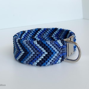 DiscoBeat - Geflochtenes Hundehalsband handgemacht aus Paracord mit Schnellverschluss, wasserfest, vegan, anpassbar, blaue Farben