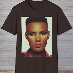 Grace Jones, Candid Beauty | Grace Jones Shirt, 80s pop, fashion, model, photoshoot, singer, graphic, lauper, sweatshirt, jamaica