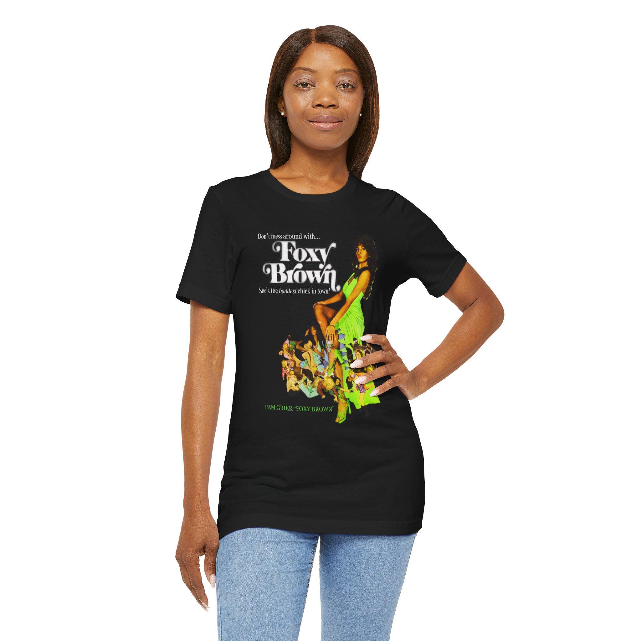 FOXY BROWN Shirt, Now on Black: V.4 Poster! Pam Grier